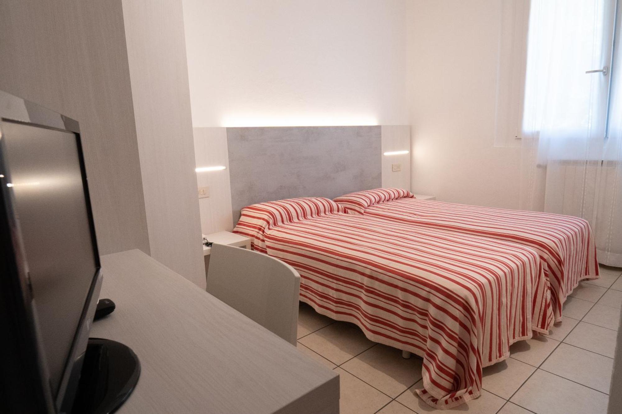 Hotel Dafne Punta Marina Ngoại thất bức ảnh