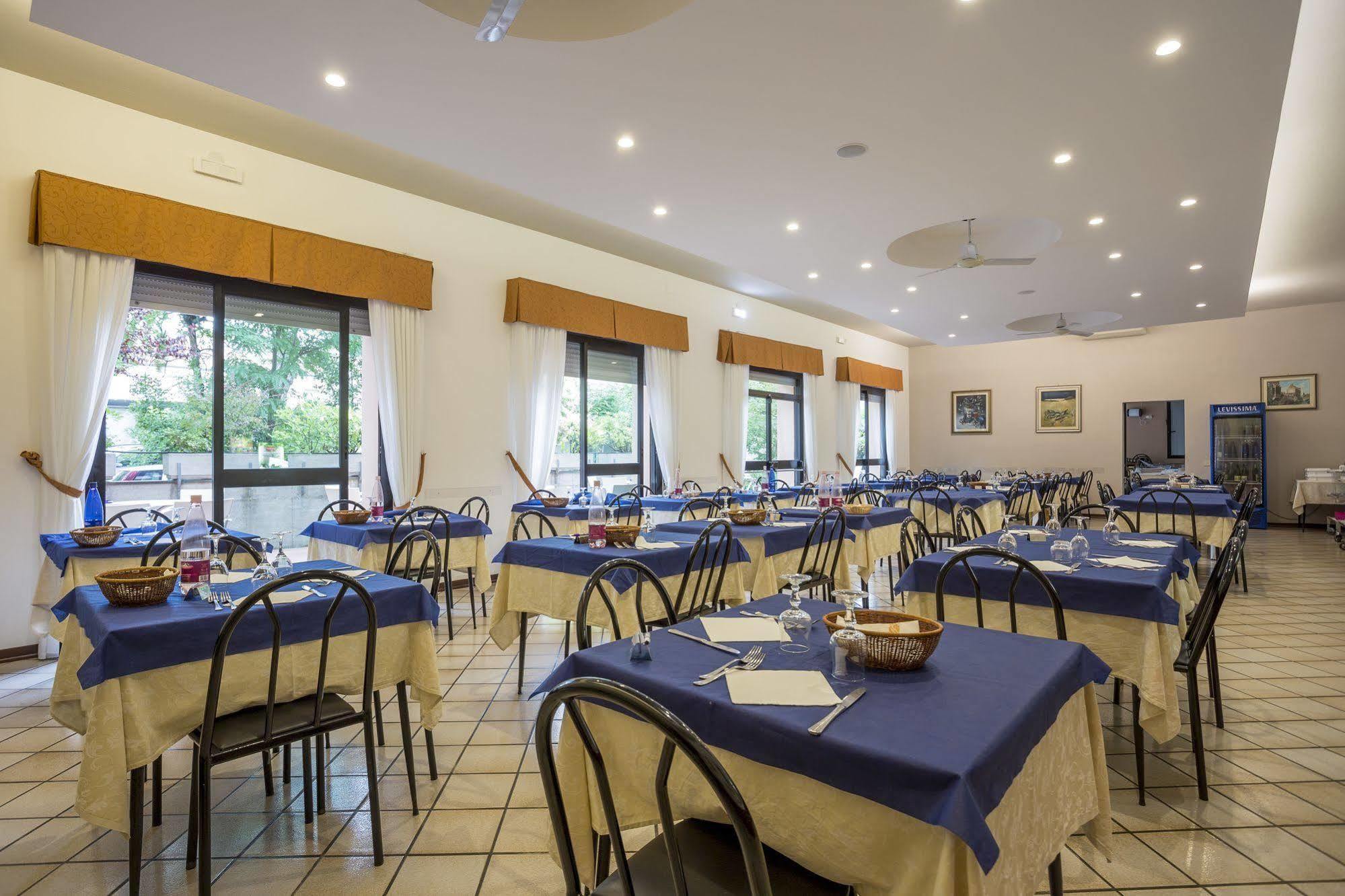 Hotel Dafne Punta Marina Ngoại thất bức ảnh